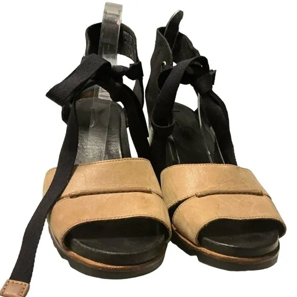 Sorel Ankle Wrap Joanie Leather Wedge Sandals Size 10 black tan