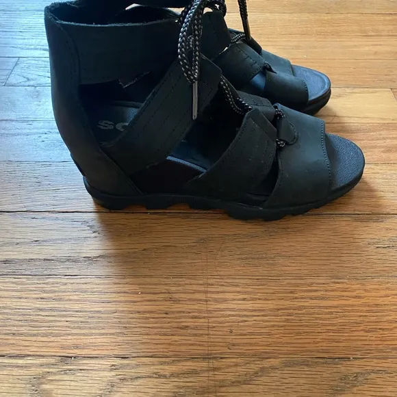 Sorel Joanie II all black lace up wedge sandals 7