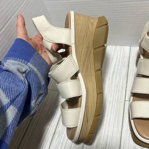 Sorel Joanie III Sandals Women's 7.5 Leather Strappy Platform Wedge