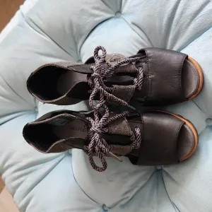 SOREL JOANIE LACE WEDGE SANDALS
