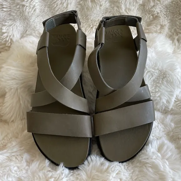 Sorel | Roaming Criss Cross Sandal | Cano Green | W9.5