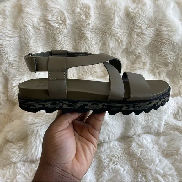 Sorel | Roaming Criss Cross Sandal | Cano Green | W9.5