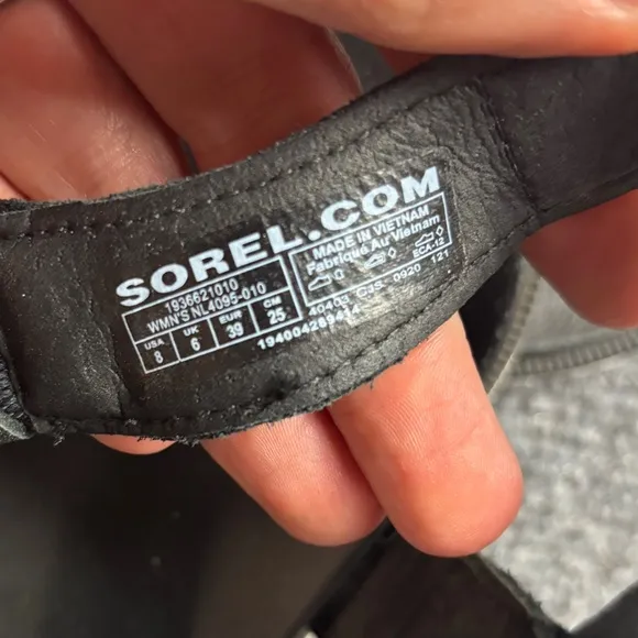 SOREL Women’s Black/White Roaming Decon Sandal size: 8