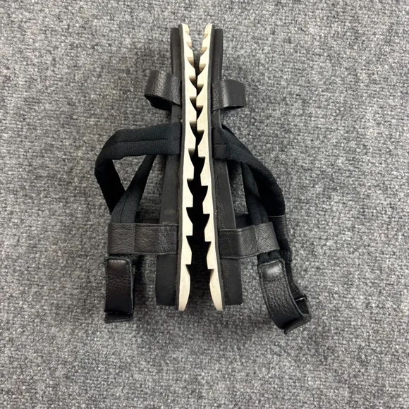 SOREL Women’s Black/White Roaming Decon Sandal size: 8