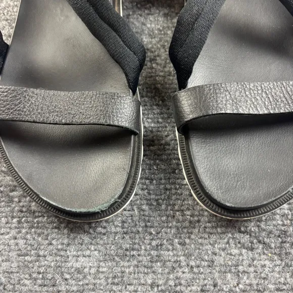 SOREL Women’s Black/White Roaming Decon Sandal size: 8