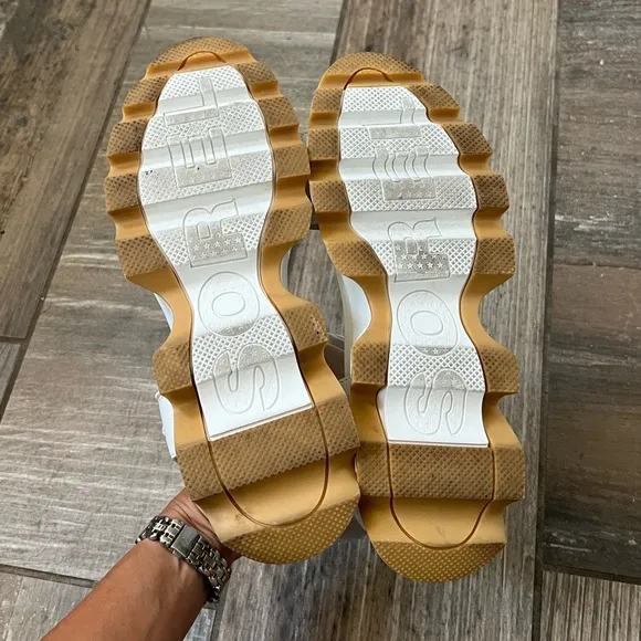 SOREL Women's Kinetic Sandals size 10