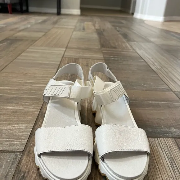 SOREL Women's Kinetic Sandals size 10