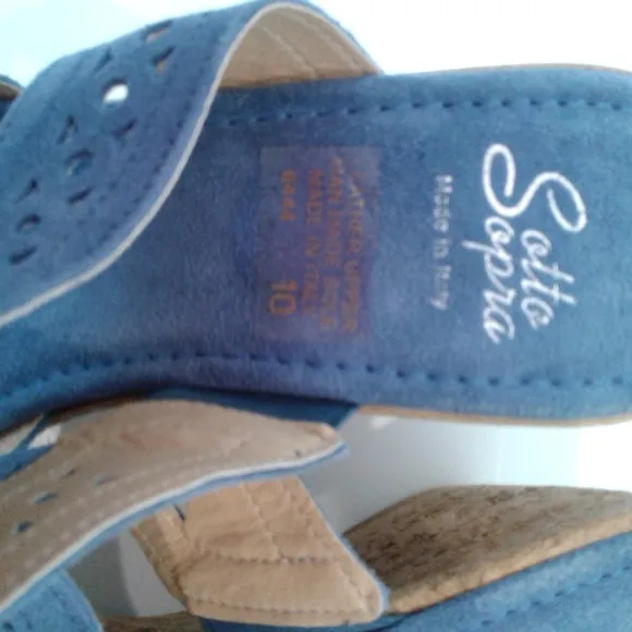Sotto Sopra Italian blue suede wedge sanda…