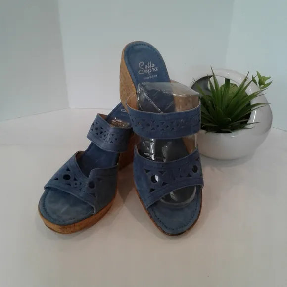 Sotto Sopra Italian blue suede wedge sanda…