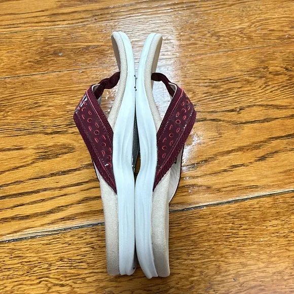 Spenco brand Starboard style sandals.  Orthotic footbed. Wine.  Size 8.5.