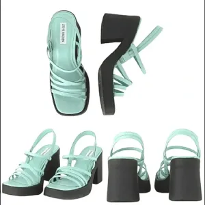 Steve Madden 10 Aqua Blue Strappy Slip-On Block Platform Sandals