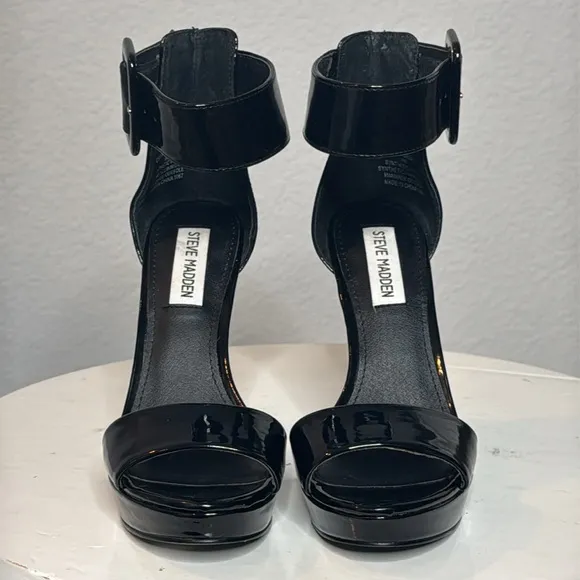 STEVE MADDEN BLACK PATENT CIRCUIT ANKLE STRAP PEEP TOE STILETTO PLATFORM SANDALS