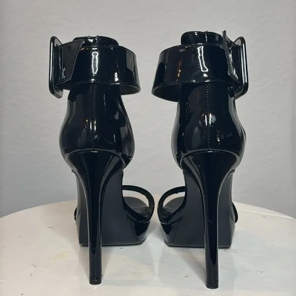 STEVE MADDEN BLACK PATENT CIRCUIT ANKLE STRAP PEEP TOE STILETTO PLATFORM SANDALS
