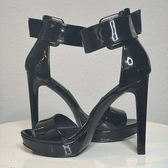 STEVE MADDEN BLACK PATENT CIRCUIT ANKLE STRAP PEEP TOE STILETTO PLATFORM SANDALS