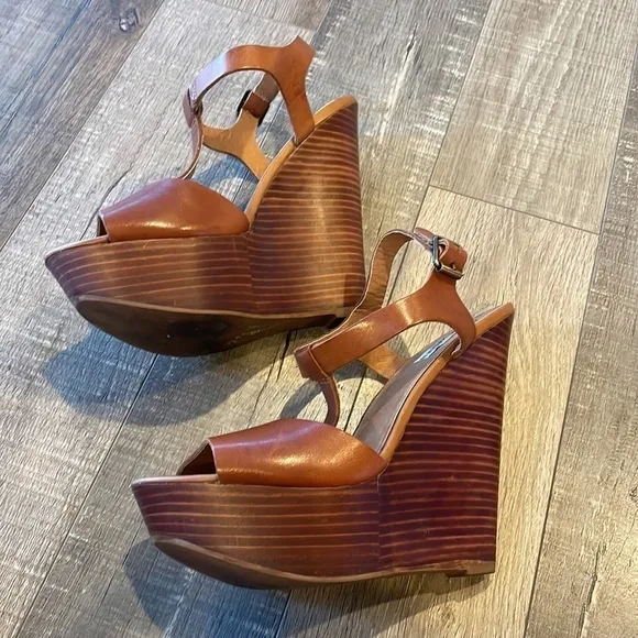 Steve Madden brown leather T strap open toe wood platform sandals size 10