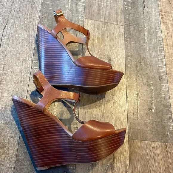 Steve Madden brown leather T strap open toe wood platform sandals size 10