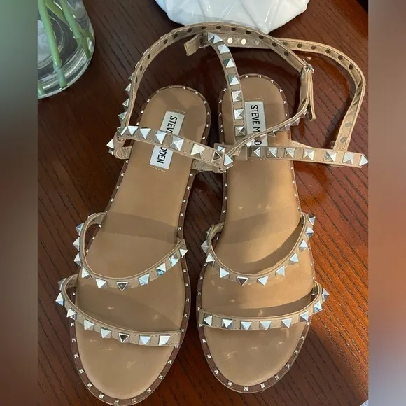 Steve Madden ‘Travel’ sandals in tan 8.5