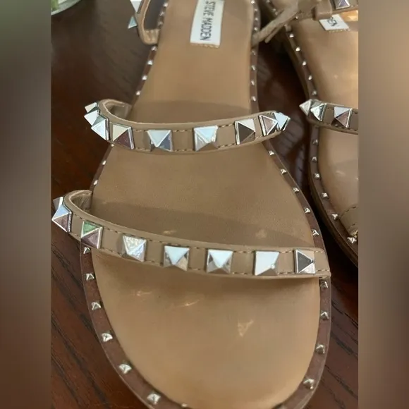 Steve Madden ‘Travel’ sandals in tan 8.5