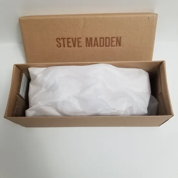 🆕️Steve Madden Zabel Nude Rhinestone Flat Sandals