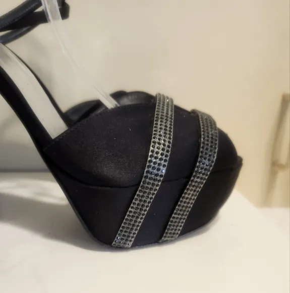 Stuart Weitzman Black Peau de Soie w/Crystal Trim Platform Sandals Sz.7 Ret $500