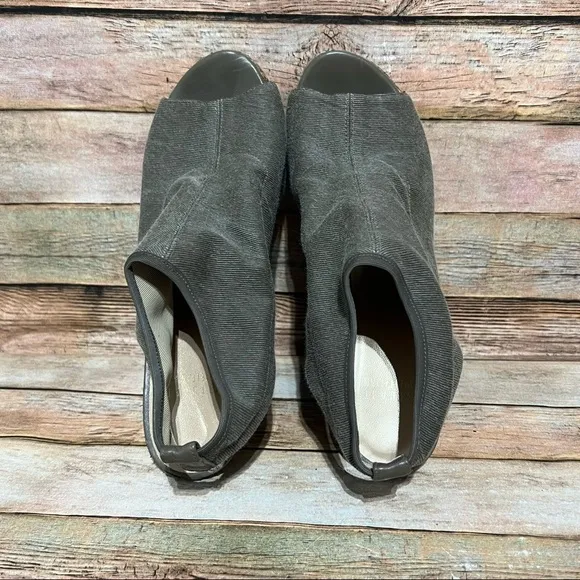 Stuart Weitzman Green Glover Stretch Wedge Sandals