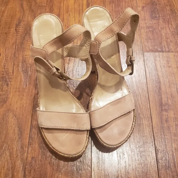 Stuart Weitzman “Strutting” Tan Platform Sandals Size 9