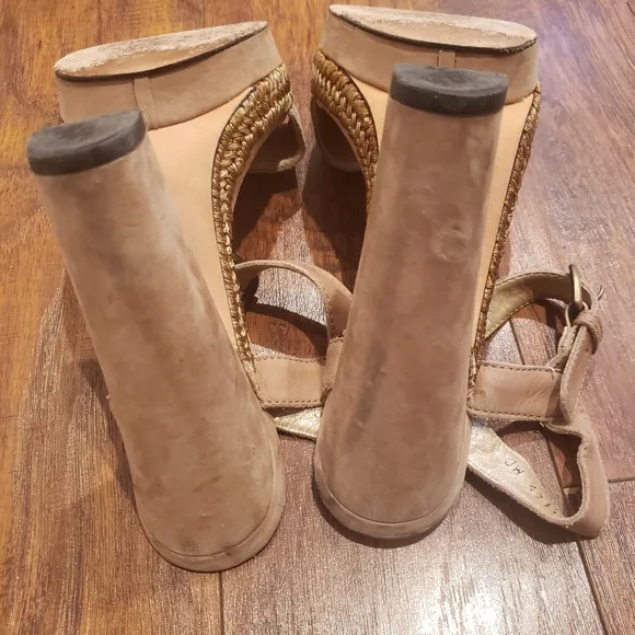 Stuart Weitzman “Strutting” Tan Platform Sandals Size 9