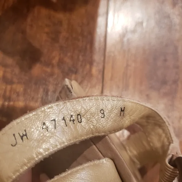 Stuart Weitzman “Strutting” Tan Platform Sandals Size 9