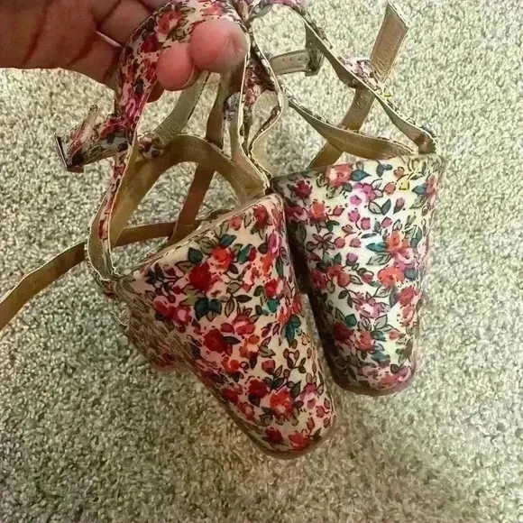 Sundance floral wedge heeled sandals size 40 NWOT