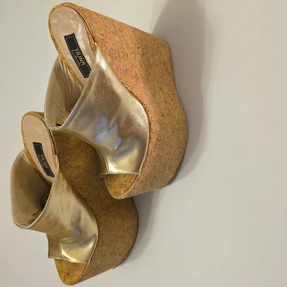 TAJNA CLUBPEEP TOE PLATFORM HEEL WEDGE- 35 / 21cm