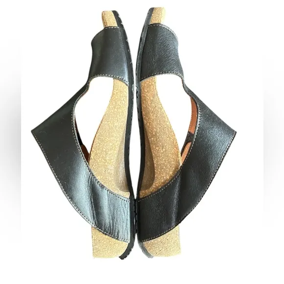 Taos Black Leather Loop Sandals, Size 8 - 8.5, Classic Comfort Walking Sandal