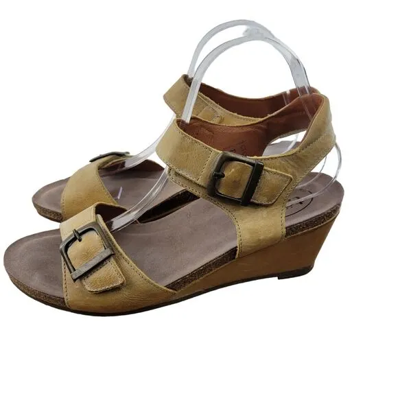 Taos Buckle Up Leather Wedge Heel Sandals Beige Light Yellow 40 9-9.5