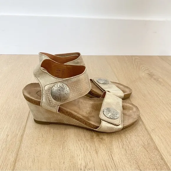 Taos Carousel 2 Metallic Wedge Sandals