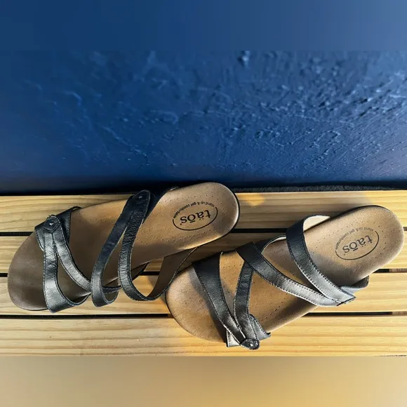 Taos Double U Pewter Leather Comfort Sandals Women Size 11