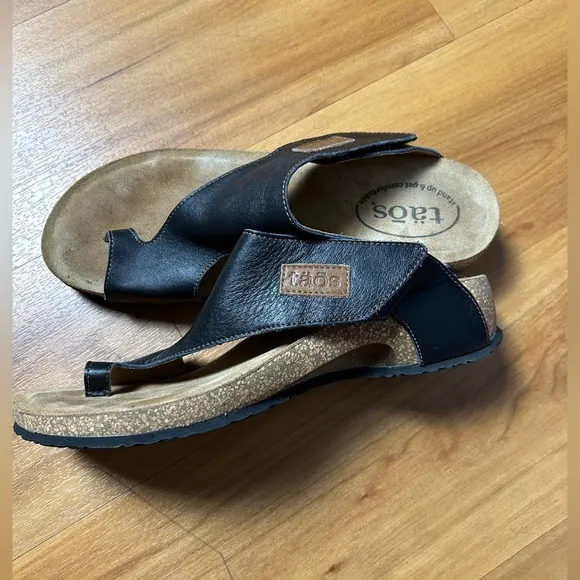 Taos Footwear Black Sandals Elegant Cross-Strap Design NWOT