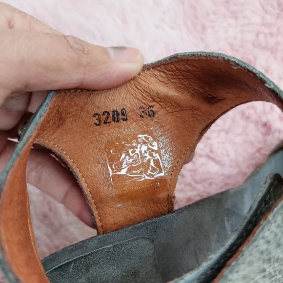 Taos Footwear Carousel Gray Leather Wedge Sandals Size 5.5