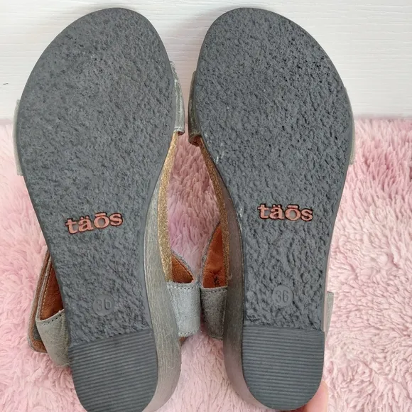 Taos Footwear Carousel Gray Leather Wedge Sandals Size 5.5