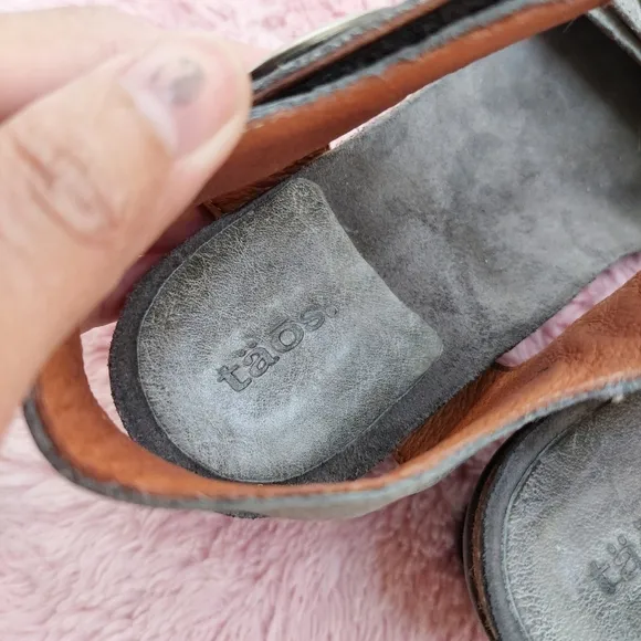 Taos Footwear Carousel Gray Leather Wedge Sandals Size 5.5