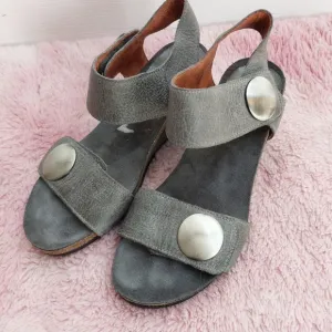 Taos Footwear Carousel Gray Leather Wedge Sandals Size 5.5