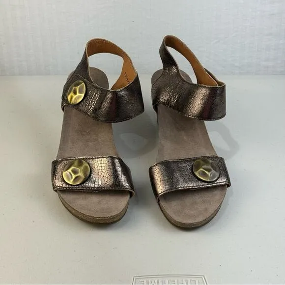 Taos Footwear Charade Sandals Women’s Size 11 Copper Metallic Leather Wedge Heel
