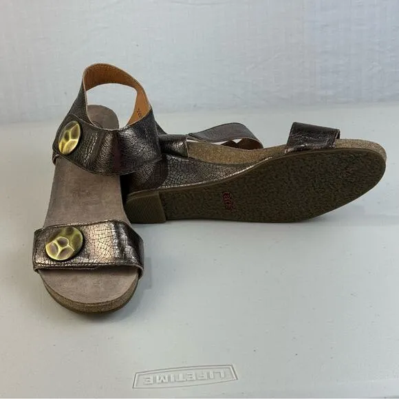 Taos Footwear Charade Sandals Women’s Size 11 Copper Metallic Leather Wedge Heel