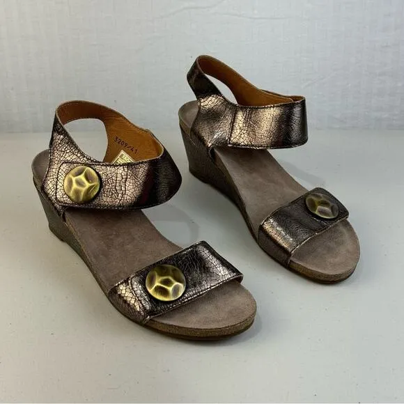 Taos Footwear Charade Sandals Women’s Size 11 Copper Metallic Leather Wedge Heel