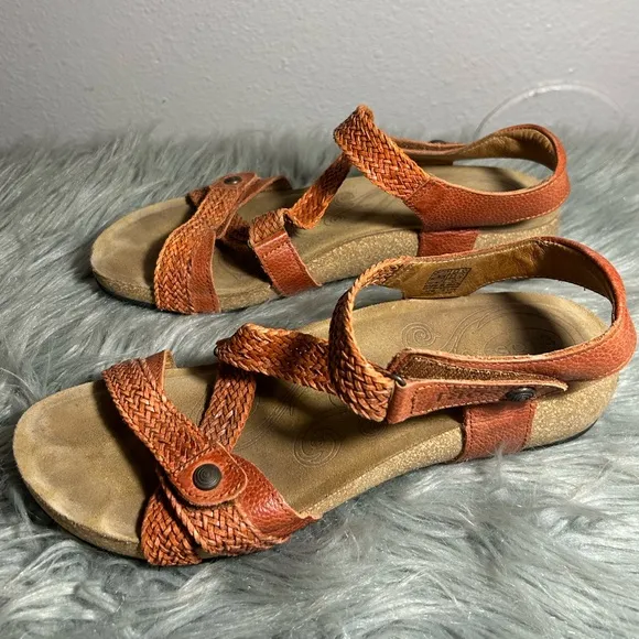 Taos Footwear Trulie Terracotta Orange and Tan Sandals Size 8-8.5