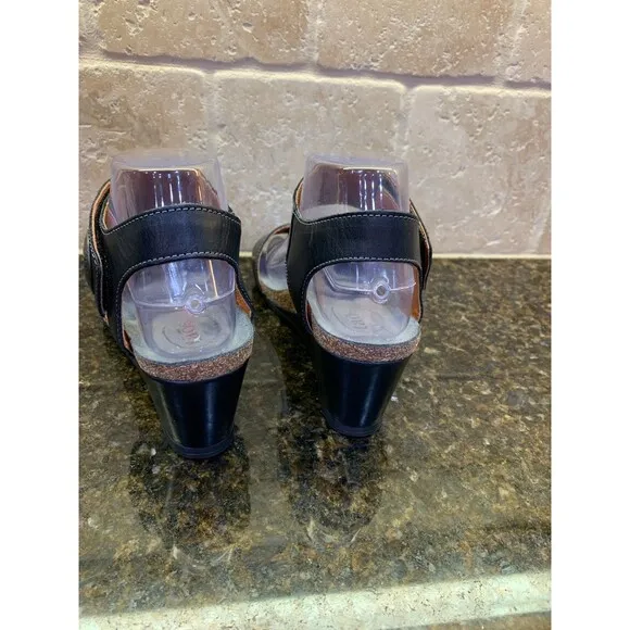 Taos Footwear Women's Carousel 3 Wedge Black Leather Sandals Size 6.5 New