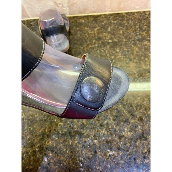 Taos Footwear Women's Carousel 3 Wedge Black Leather Sandals Size 6.5 New
