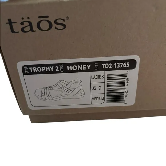 Taos Footwear Women's Trophy 2 Brown Honey Strappy Sandals- Size 9