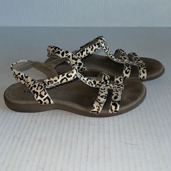 Taos Trophy 2 Leopard Print Sandals