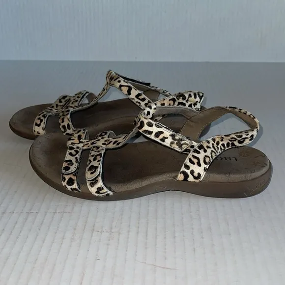 Taos Trophy 2 Leopard Print Sandals