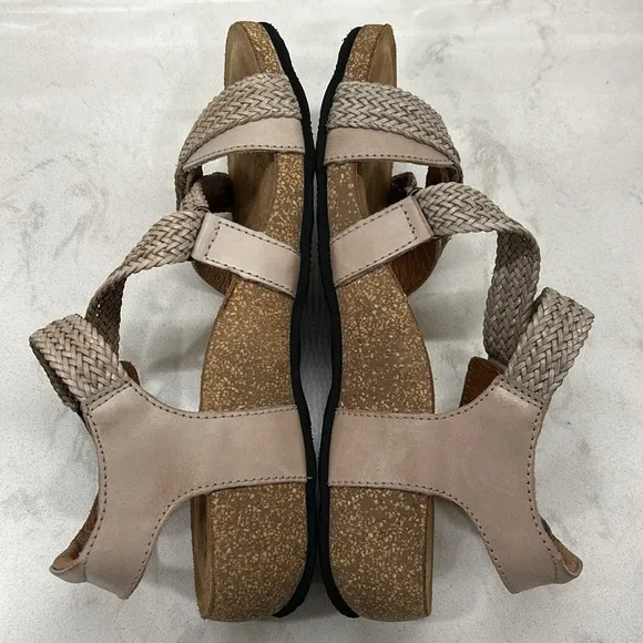 Taos Trulie Stone Women’s Sandals Size 6-6.5