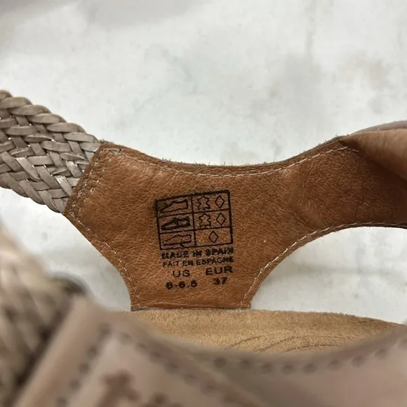 Taos Trulie Stone Women’s Sandals Size 6-6.5
